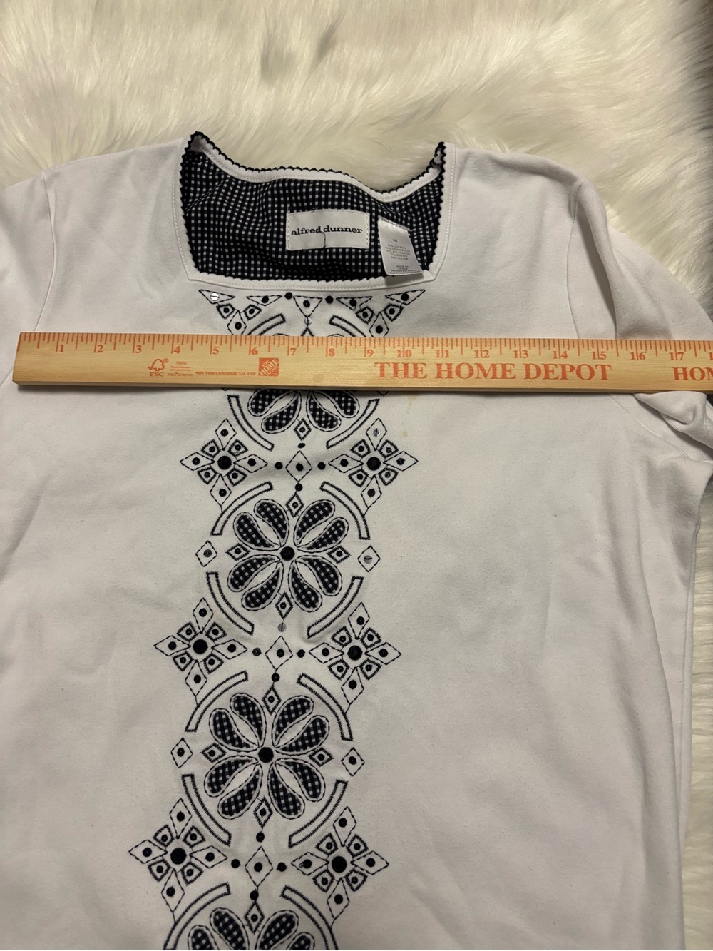 Alfred Dunner White Top with Navy Gingham Trim and Embroidered Medallion - Picture 4 of 4